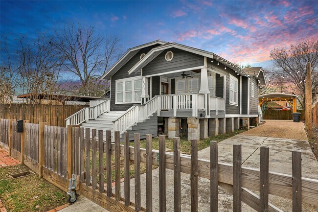 Building Photo - 4731 Woodside St