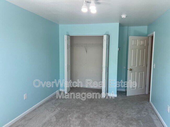 Building Photo - 2412 Hillbrook Cir