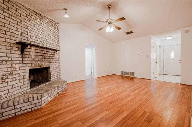 Building Photo - 1321 Mercedes St