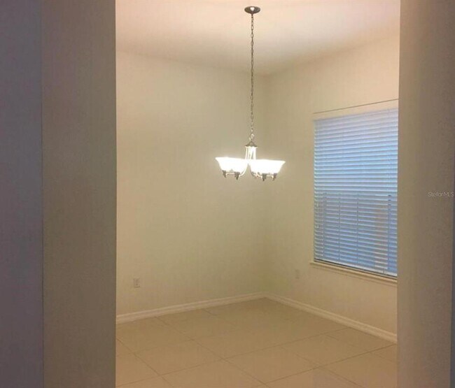 Building Photo - 9377 Meadow Hunt Way