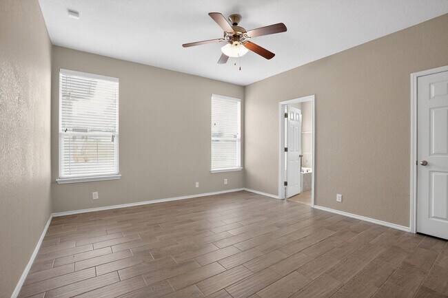 Building Photo - Spacious 3BR w/ Appliances Included + Resort-Style Community Amenities