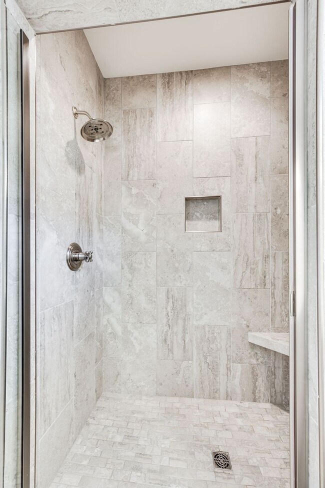 Building Photo - Beautiful 3BE/2.5BA by Invent Communities/...