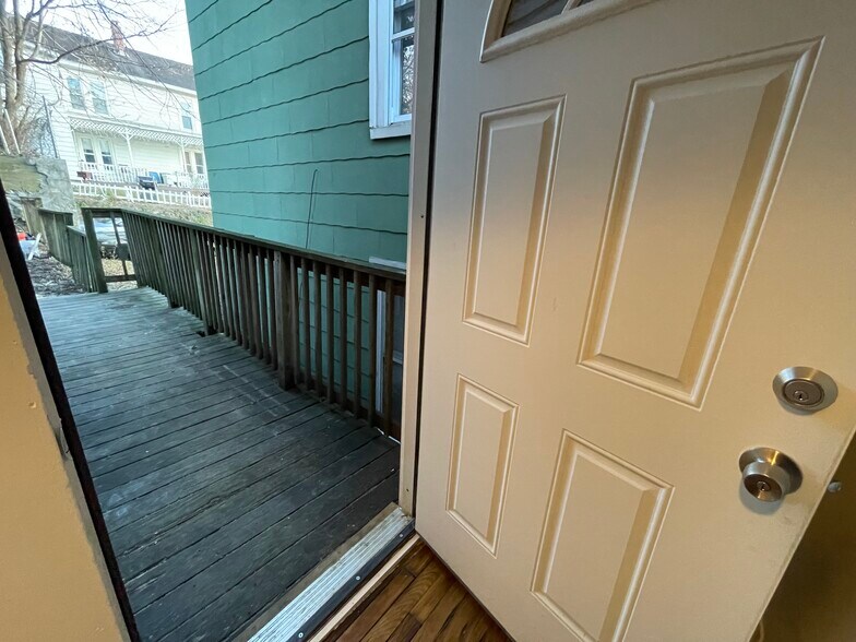 Private Deck Area - 3 Boswell Ave