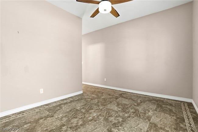 Building Photo - 2870 Deerwood Ct