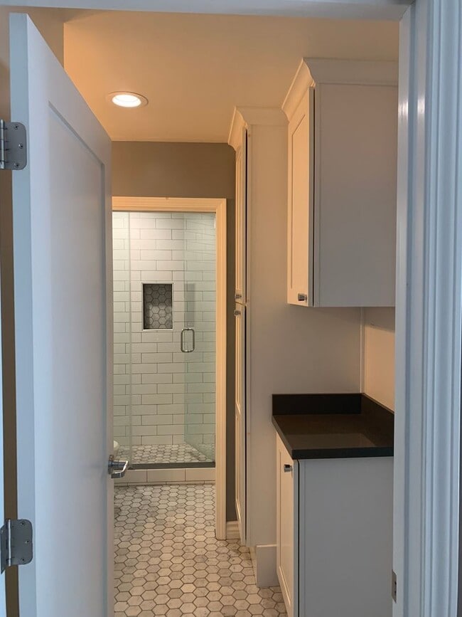 Building Photo - PRIME WEHO LOCATION- 1BEDROOM CONDO FOR LEASE