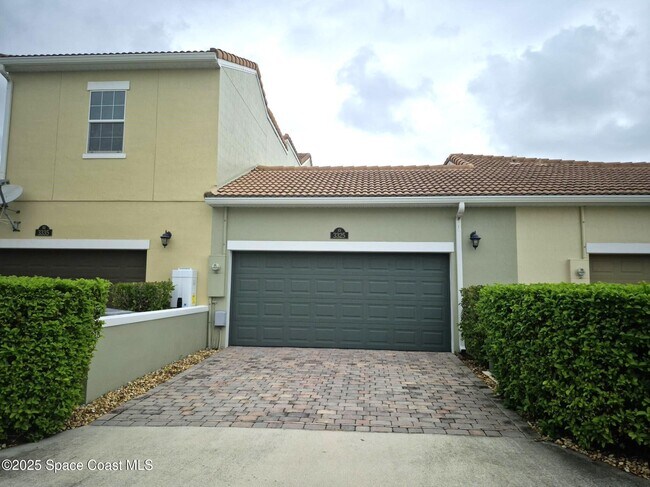 Building Photo - 3325 Sedge Dr