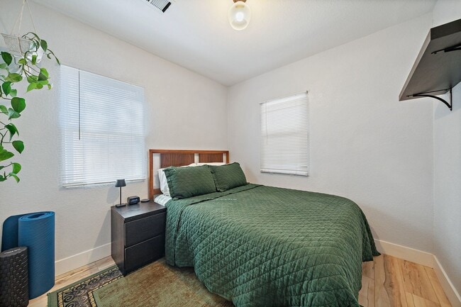 Building Photo - Charming 3 Bedroom Home Near Sloan's Lake