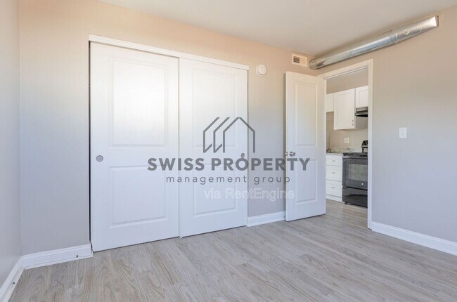 Building Photo - 2485 Deming Ave