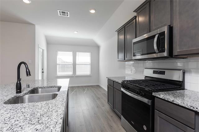 Building Photo - 719 Cool Cyn Trl