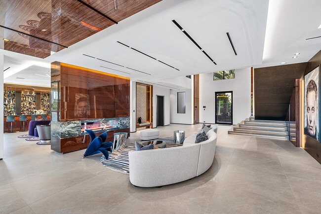 Building Photo - 2934 NE 8th Ave