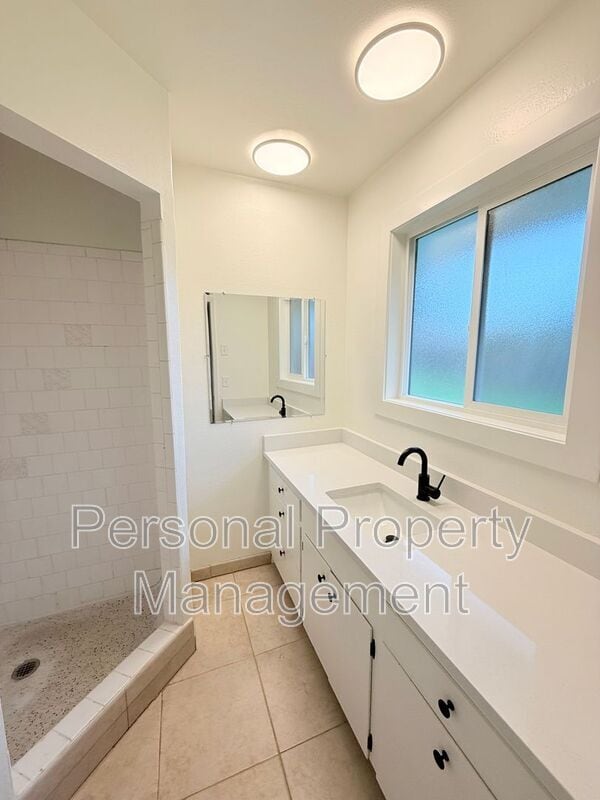 Building Photo - 12202 NE 2nd St