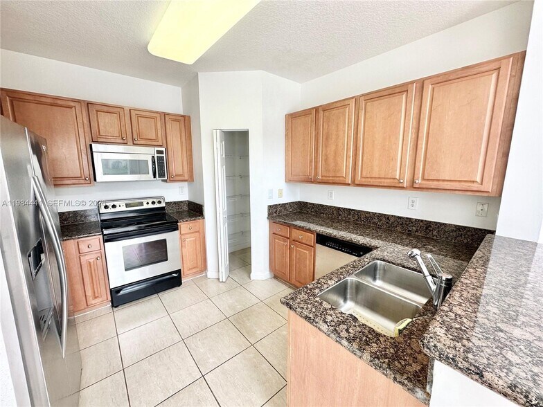 Building Photo - 11522 NW 69th Ter