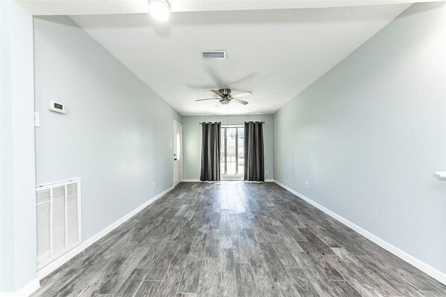 Building Photo - 405 Bellmar Ln