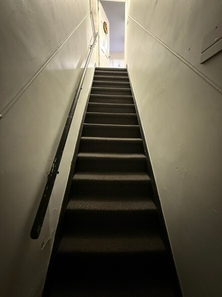 Building Photo - 93 Malcolm Ave