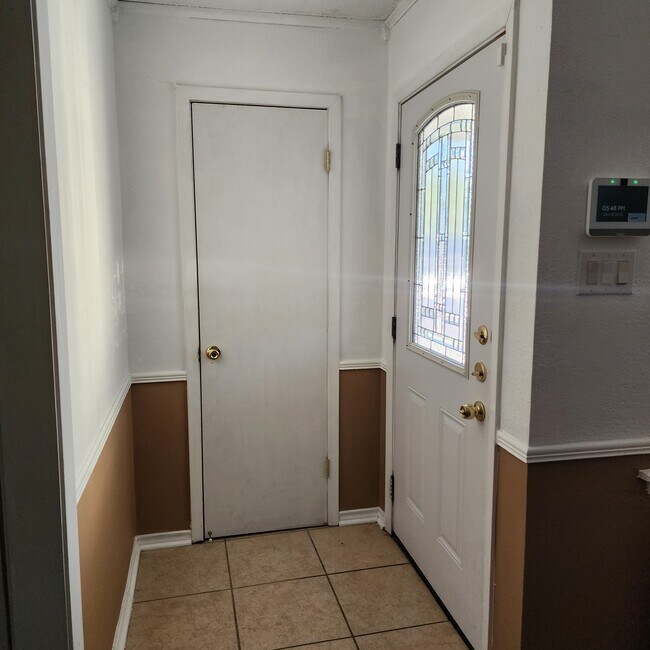 Building Photo - 1306 Becker Dr