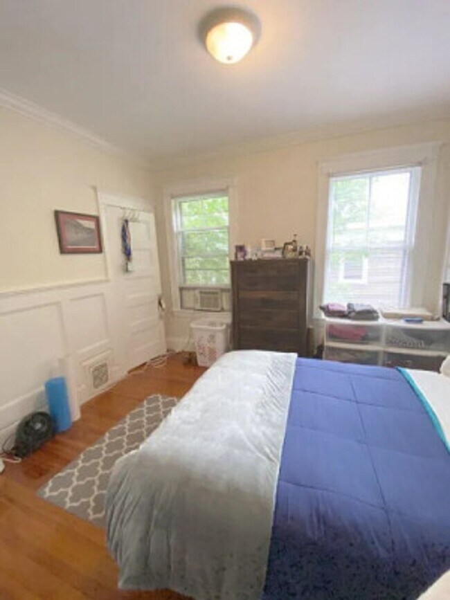 Building Photo - ALLSTON 3 BR Apartment - 9/1