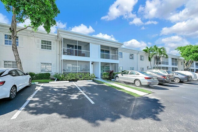 Building Photo - 6279 Bay Club Dr