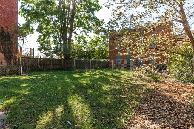 Building Photo - 2-BED SECTION 8 APPROVED