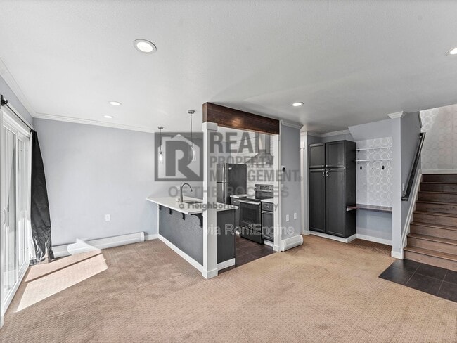 Building Photo - 512 E Monroe Dr