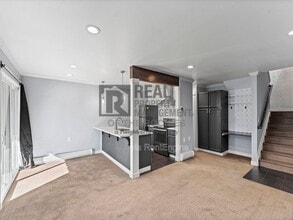 Building Photo - 512 E Monroe Dr