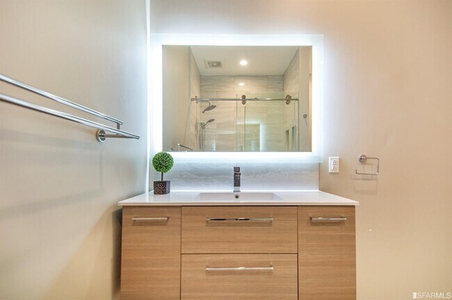 Building Photo - 3242 Washington St