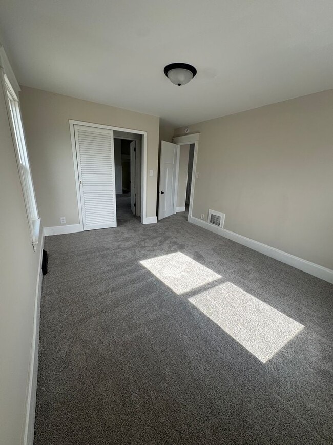 Building Photo - 714 Clinton Ave