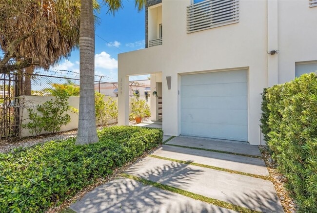 Building Photo - 3055 Carter St