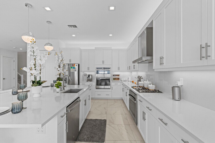 Building Photo - 12884 Wingspan Ct