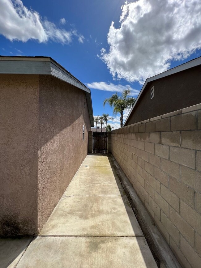 Building Photo - 1516 Hadar Rd