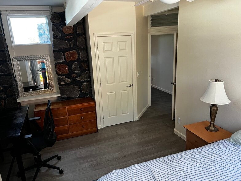 bedroom - 2142 Damon St
