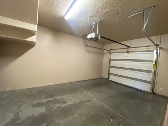 Building Photo - DARLING TOWNHOME AVAILABLE FOR RENT!