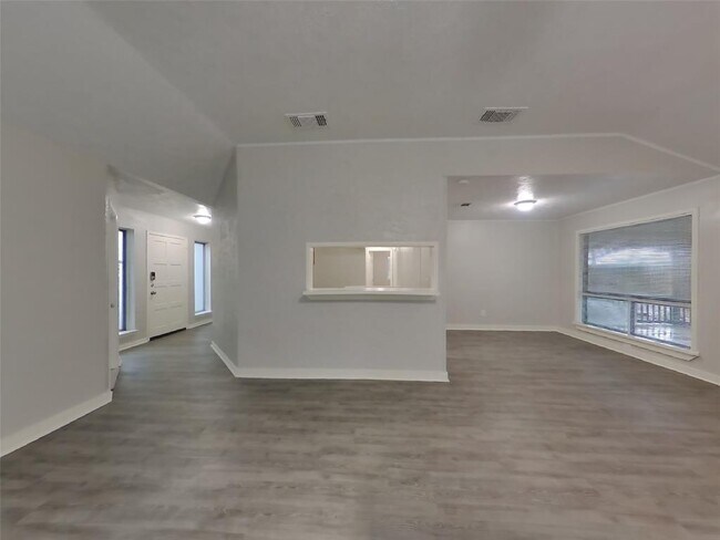 Building Photo - 120 WoodCrest Dr