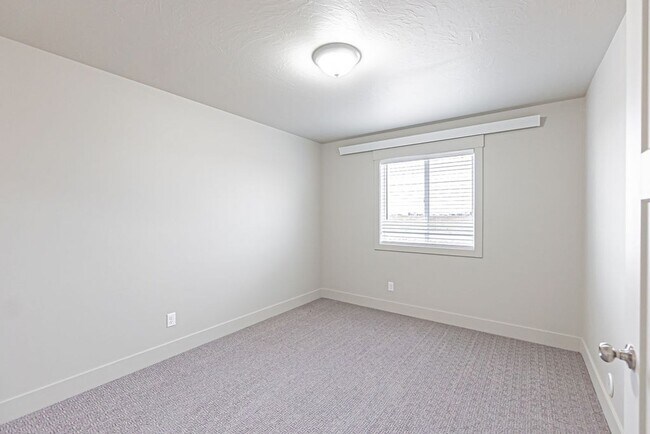 Building Photo - 6227 N Silver Fox Rd