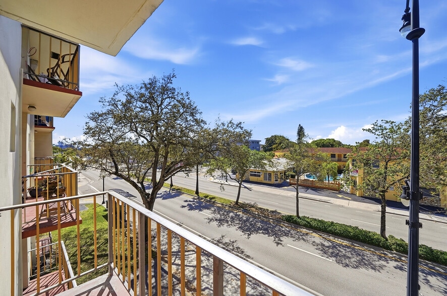 Balcony - 1747 Rodman St