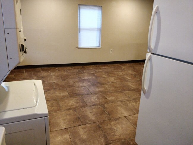 Building Photo - 232 1/2 and 232 Wilson