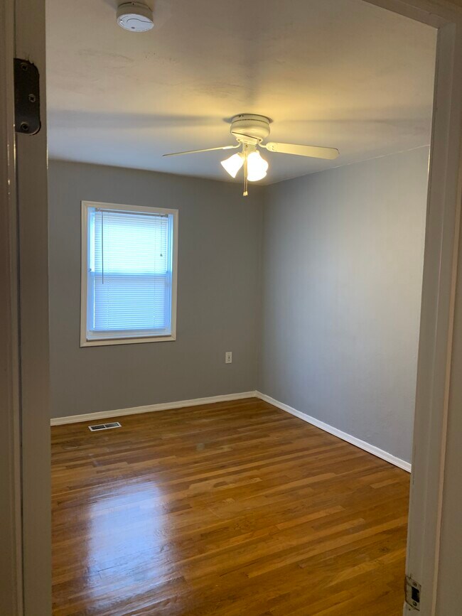 Bedroom - 5758 E Hastings Arch