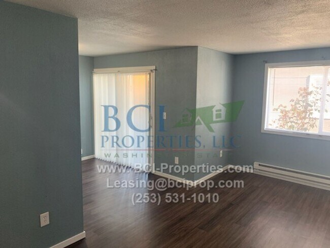 Building Photo - 3310 S Sawyer St