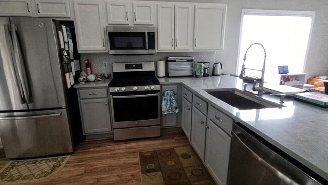 Building Photo - 401 Redwood Trail