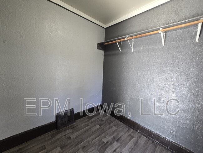 Building Photo - 206 Clay St