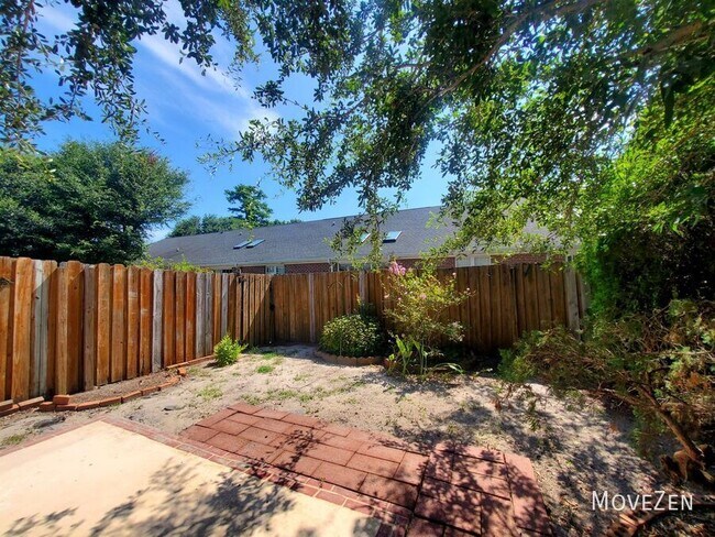 Building Photo - 5006 Carleton Dr