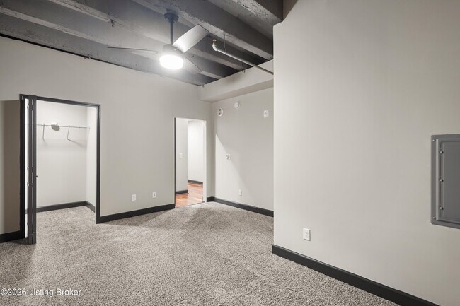 Building Photo - 601 E Main St