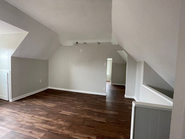 Building Photo - 147 Meade Ave