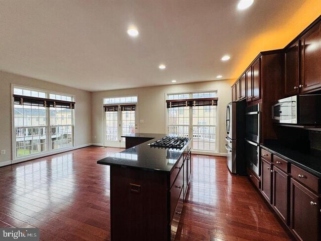 Building Photo - 25550 Oak Medley Terrace