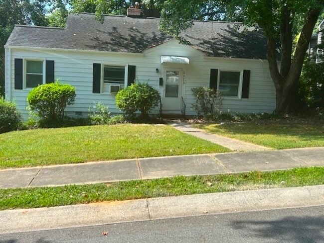 Building Photo - 3 Bedroom Single Family Home
