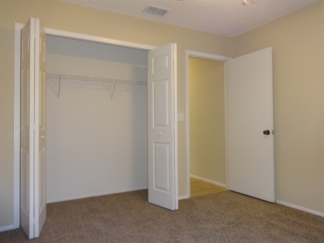 Building Photo - 96 Knights Hollow Dr