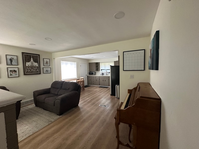 Building Photo - 1636 S 200 E