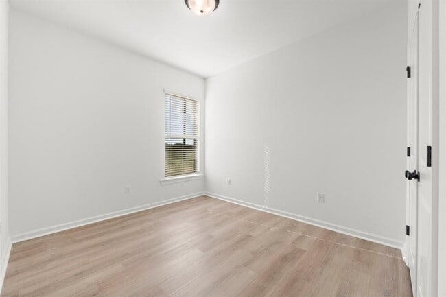 Building Photo - 40720 Mostyn Lake Dr