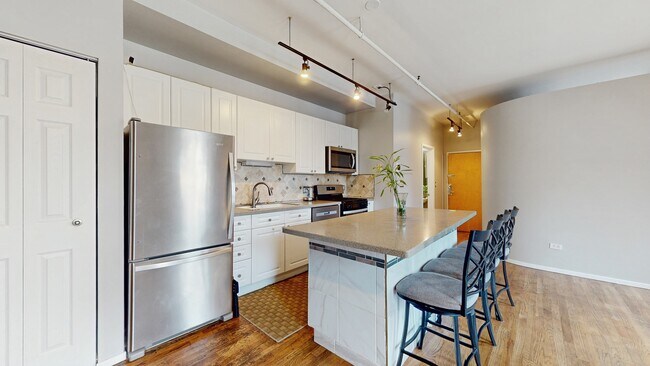 Building Photo - 420 S Clinton St