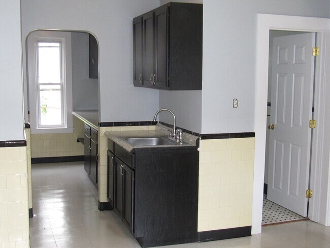 Primary Photo - 2 Sturgis St