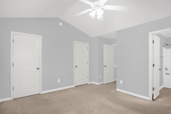 Building Photo - Updated 2BR/2.5BA Townhome